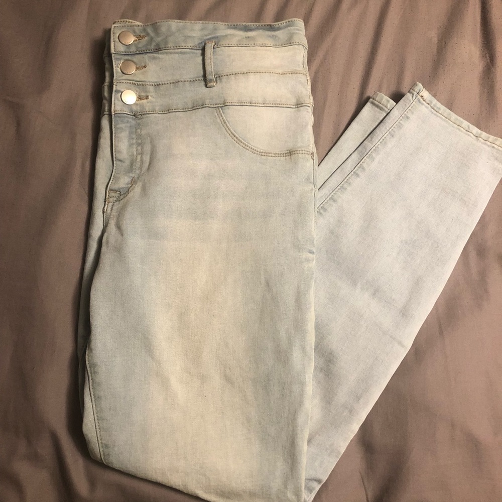 Light wash Skinny jean